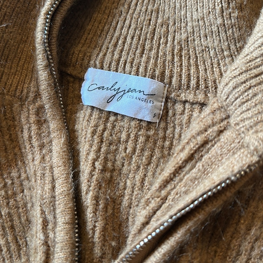 Carly Jean Los Angeles sweater - Picture 3 of 3